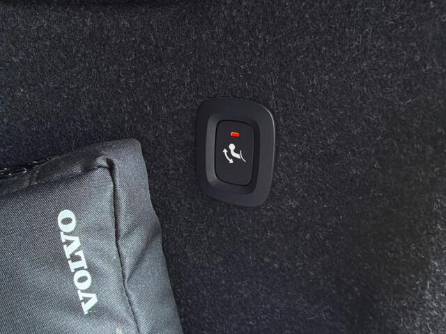 Volvo XC40 Recharge Ultimate 70 kWh | Trekhaak | Panoramadak | Power Seats | Nubuck | 360 Camera | Harman / Kardon | All-Season banden | SOH 92% | – foto 10