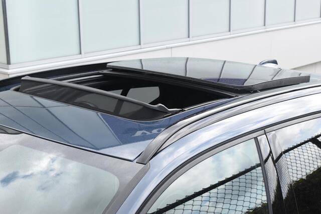 Volvo XC40 B4 211PK Plus Black Edition / Adaptive Cruise control / 360 Camera / Extra getint glas / 20'' velgen / Harman Kardon / Elektrisch verstelbare stoelen met geheugen / Stoel- en stuurverwarming / Elektrisch panorama schuifdak / Trekhaak elektrisch uitklapbaar