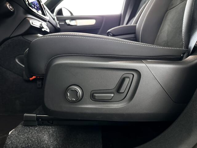 Volvo XC40 B4 Plus Dark | Panoramadak | 360° camera | Harman Kardon | Stoel- en stuurverwarming | Trekhaak