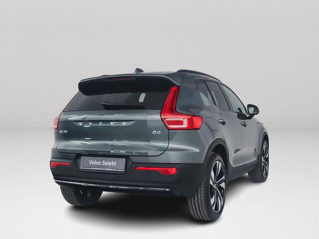 Volvo XC40 B4 Plus Dark | Panoramadak | 360° camera | Harman Kardon | Stoel- en stuurverwarming | Trekhaak
