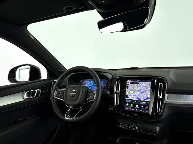 Volvo XC40 B4 Plus Dark | Panoramadak | 360° camera | Harman Kardon | Stoel- en stuurverwarming | Trekhaak