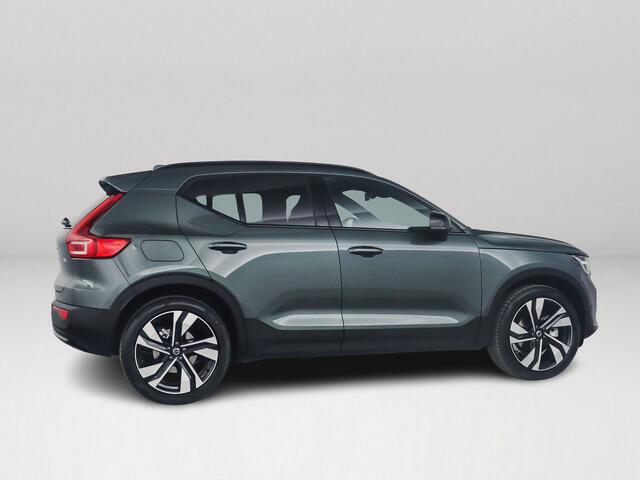 Volvo XC40 B4 Plus Dark | Panoramadak | 360° camera | Harman Kardon | Stoel- en stuurverwarming | Trekhaak