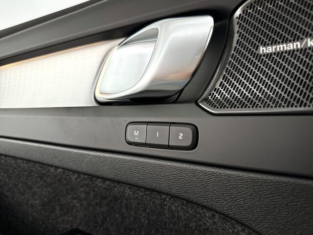 Volvo XC40 B4 Plus Dark | Panoramadak | 360° camera | Harman Kardon | Stoel- en stuurverwarming | Trekhaak
