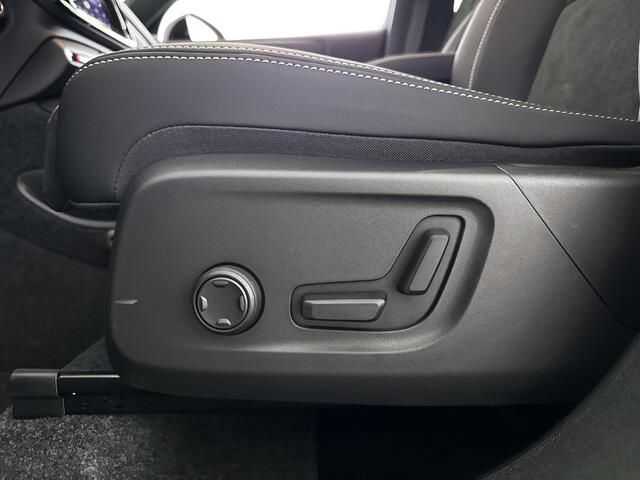Volvo XC40 B4 Plus Dark | Panoramadak | 360° camera | Harman Kardon | Stoel- en stuurverwarming | Trekhaak