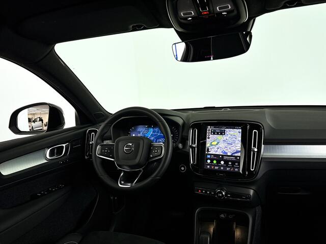 Volvo XC40 B4 Plus Dark | Panoramadak | 360° camera | Harman Kardon | Stoel- en stuurverwarming | Trekhaak