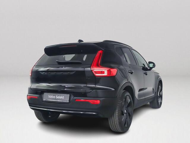 Volvo XC40 B4 Plus Black Edition | Panoramadak | 360° camera | Harman Kardon | Stoel- en stuurverwarming | Trekhaak