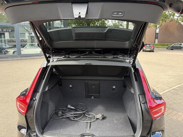 Volvo XC40 Recharge Plus SOH 92%| PILOT ASSIST ACC| ELEKTRISCHE ACHTERKLEP| DODE HOEK SENSOR |WARMTEPOMP| STOEL + STUURVERWARMING| ACHTERUITRIJCAMERA| RIJKLAAPRIJS INCL. 12 MND BOVAG GARANTIE|