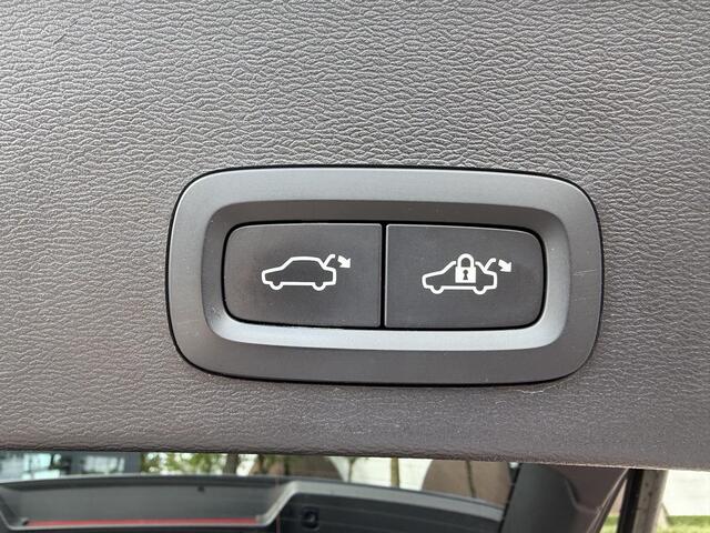 Volvo XC40 Recharge Plus SOH 92%| PILOT ASSIST ACC| ELEKTRISCHE ACHTERKLEP| DODE HOEK SENSOR |WARMTEPOMP| STOEL + STUURVERWARMING| ACHTERUITRIJCAMERA| RIJKLAAPRIJS INCL. 12 MND BOVAG GARANTIE|