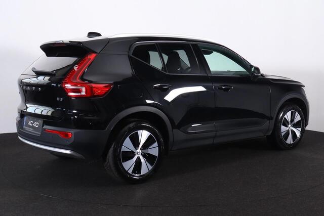 Volvo XC40 B3 Core - IntelliSafe Assist - Lederen bekleding met elektrisch verstelbare voorstoelen, links met geheugen - Parkeercamera achter - Verwarmde voorstoelen & stuur - Parkeersensoren voor & achter - Draadloze tel. lader - Extra getint glas - 18 inch LMV