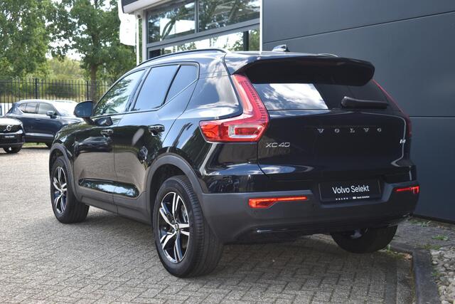Volvo XC40 B4 Plus Dark | Trekhaak | Verwarmbare voorstoelen, voorruit en stuurwiel | Premium audio by Harman Kardon | Apple carplay/Android auto | Keyless