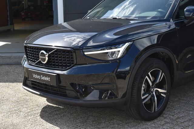 Volvo XC40 B4 Plus Dark | Trekhaak | Verwarmbare voorstoelen, voorruit en stuurwiel | Premium audio by Harman Kardon | Apple carplay/Android auto | Keyless
