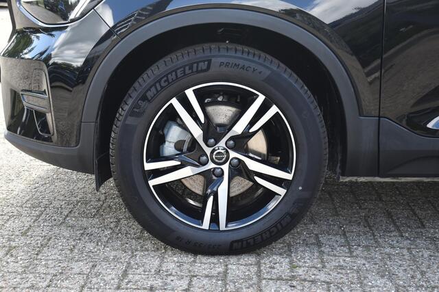 Volvo XC40 B4 Plus Dark | Trekhaak | Verwarmbare voorstoelen, voorruit en stuurwiel | Premium audio by Harman Kardon | Apple carplay/Android auto | Keyless