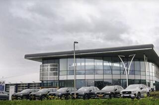 Volvo XC40 2.0 B4 Plus Dark l Semi wegklapbare trek