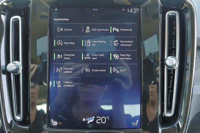 Volvo XC40 T3 Momentum Pro - IntelliSafe Assist & Surround - Parkeercamera achter - Verwarmde voorstoelen - Parkeersensoren voor & achter - Volvo On Call - 18' LMV