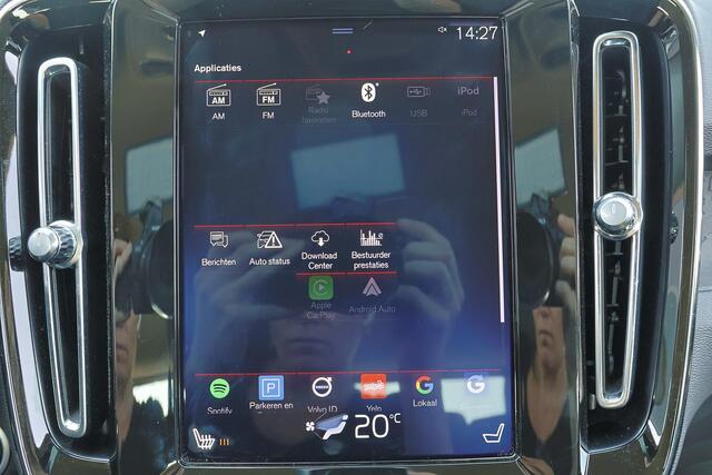 Volvo XC40 T3 Momentum Pro - IntelliSafe Assist & Surround - Parkeercamera achter - Verwarmde voorstoelen - Parkeersensoren voor & achter - Volvo On Call - 18' LMV