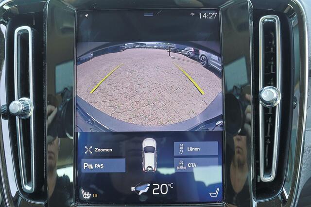 Volvo XC40 T3 Momentum Pro - IntelliSafe Assist & Surround - Parkeercamera achter - Verwarmde voorstoelen - Parkeersensoren voor & achter - Volvo On Call - 18' LMV