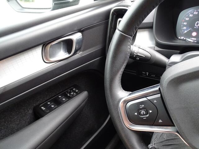 Volvo XC40 1.5 T5 RECH. RDESIGN-Carplay-Media-Blth-Led-Clima-Usb