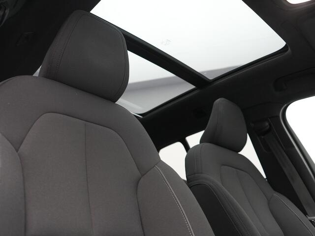 Volvo XC40 Recharge Ultimate 69 kWh 231pk Dealer O.H. | Panodak | Warmtepomp | 360 Camera | Adaptive Cruise | Harman / Kardon | Sportstoelen Memory & Verwarmd | Blis | Keyless | Pilot Assist | Apple Carplay | Stuur Verwarmd | Google Assistent & | 20"L.M |