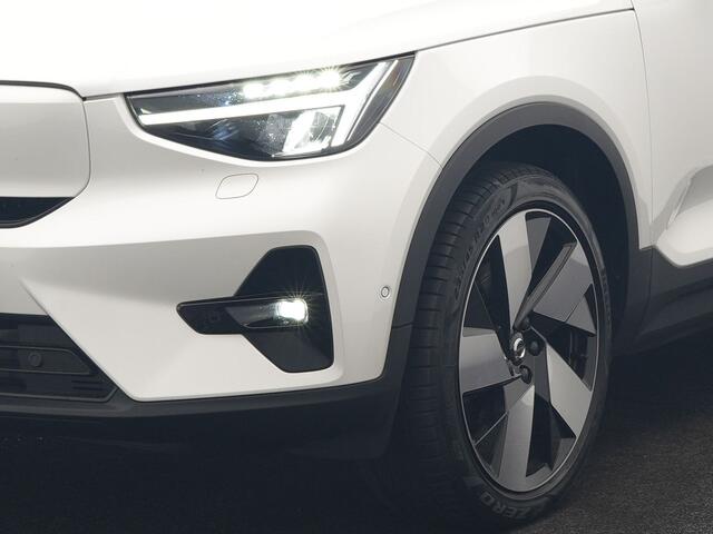 Volvo XC40 Recharge Ultimate 69 kWh 231pk Dealer O.H. | Panodak | Warmtepomp | 360 Camera | Adaptive Cruise | Harman / Kardon | Sportstoelen Memory & Verwarmd | Blis | Keyless | Pilot Assist | Apple Carplay | Stuur Verwarmd | Google Assistent & | 20"L.M |