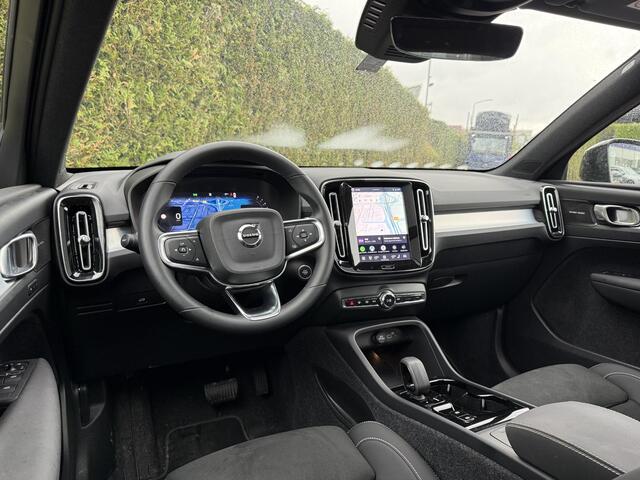 Volvo XC40 B4 Plus Black Edition | Pano dak | 360 camera | Trekhaak | Bliss | Keyless | Elektrische stoelen | Harman / kardon audio | Stuur en stoel verwarming | Cruise control |