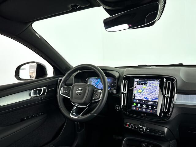 Volvo XC40 B4 Plus Dark | Panoramadak | 360° camera | Harman Kardon | Stoel- en stuurverwarming | Trekhaak