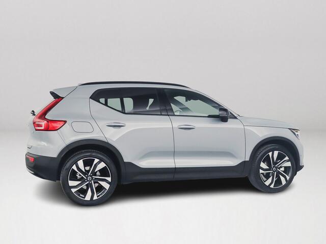 Volvo XC40 B4 Plus Dark | Panoramadak | 360° camera | Harman Kardon | Stoel- en stuurverwarming | Trekhaak