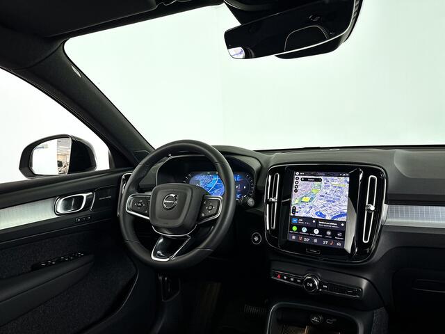 Volvo XC40 B4 Plus Dark | Panoramadak | 360° camera | Harman Kardon | Stoel- en stuurverwarming | Trekhaak