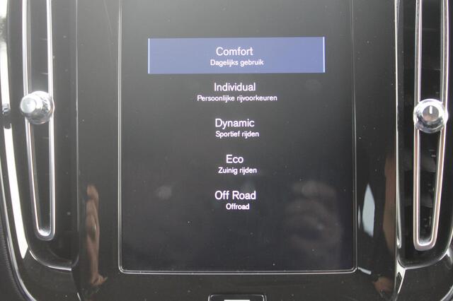 Volvo XC40 T3 163PK automaat Momentum Pro / Climate Control/ Cruise control/ elektrische achterklep/ Bluetooth/ Apple carplay/ Drive mode/ Parkeersensoren met camera/ Navigatie