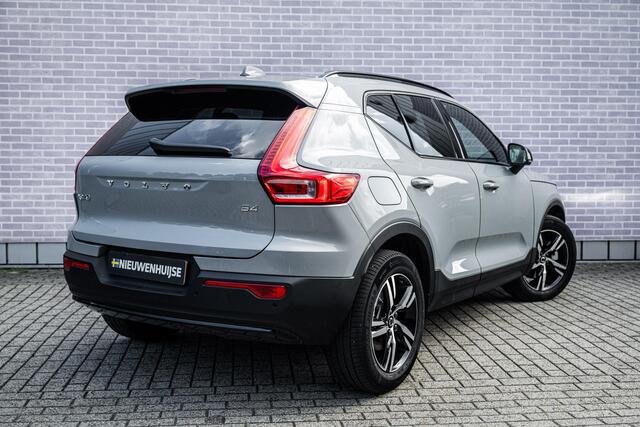 Volvo XC40 2.0 B4 Plus Dark | Trekhaak | Harman Kardon Audio | Achteruitrijcamera | Parkeersensoren | Keyless Entry | Elektrische Achterklep | Elektrisch Verstelbare Voorstoelen | Stoelverwarming | Google Navigatie | Apple Carplay | Android Auto |