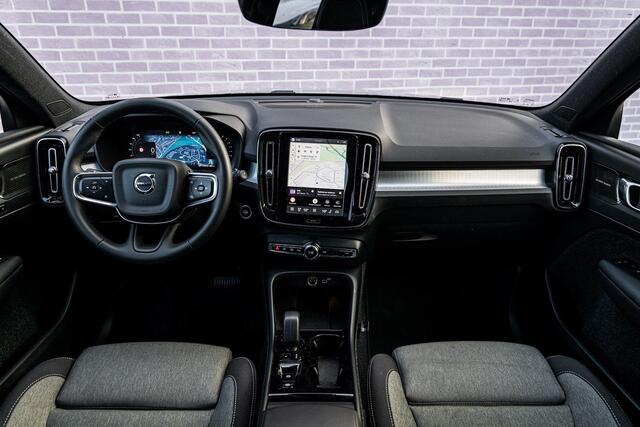 Volvo XC40 2.0 B4 Plus Dark | Trekhaak | Harman Kardon Audio | Achteruitrijcamera | Parkeersensoren | Keyless Entry | Elektrische Achterklep | Elektrisch Verstelbare Voorstoelen | Stoelverwarming | Google Navigatie | Apple Carplay | Android Auto |