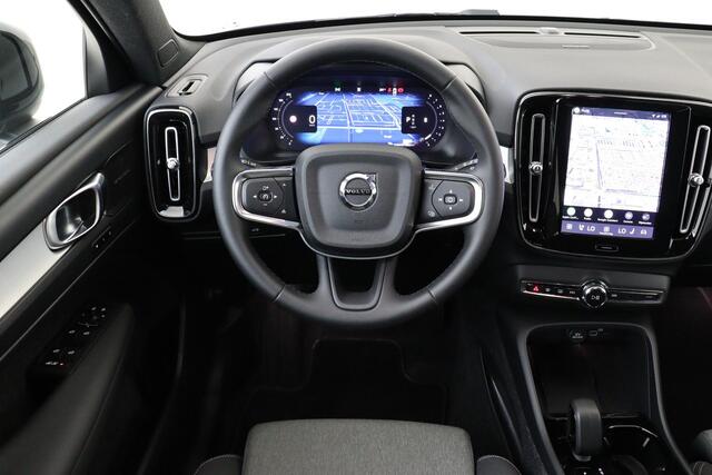 Volvo XC40 B4 (M-HYBRID) PLUS DARK -HARMAN/KARDON|CAMERA|ADAP.CRUISE|POWER-SEATS|VERW.VOORRUIT|PRIVACY.GLAS|TREKHAAK|18"