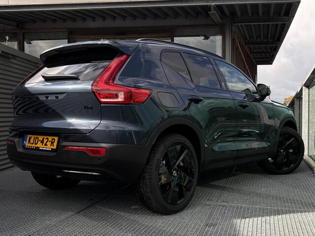 Volvo XC40 2.0 B4 Plus Black Edition Mild hybrid, Automaat, Panoramadak, 20 inch wielen, Trekhaak semi elektrisch wegklapbaar, Extra getinte ramen vanaf B-stijl, Harman Kardon audio, 360 graden parkeercamera