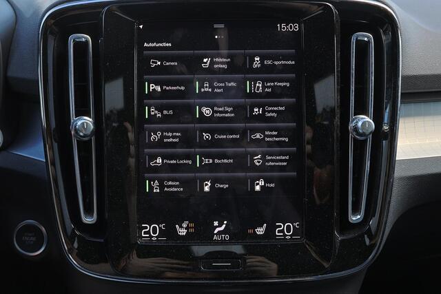 Volvo XC40 T5 Recharge Plus Dark - IntelliSafe Assist & Surround - Harman/Kardon audio - Parkeercamera achter - Verwarmde voorstoelen & stuur - Parkeersensoren voor & achter - Elektr. bedienb. voorstoelen met geheugen links - Draadloze tel. lader - Extra getint glas - Inklapbare trekhaak - 19' LMV