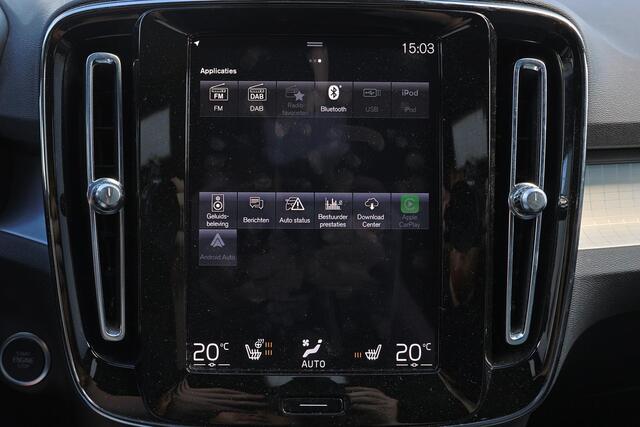 Volvo XC40 T5 Recharge Plus Dark - IntelliSafe Assist & Surround - Harman/Kardon audio - Parkeercamera achter - Verwarmde voorstoelen & stuur - Parkeersensoren voor & achter - Elektr. bedienb. voorstoelen met geheugen links - Draadloze tel. lader - Extra getint glas - Inklapbare trekhaak - 19' LMV