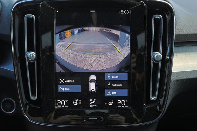Volvo XC40 T5 Recharge Plus Dark - IntelliSafe Assist & Surround - Harman/Kardon audio - Parkeercamera achter - Verwarmde voorstoelen & stuur - Parkeersensoren voor & achter - Elektr. bedienb. voorstoelen met geheugen links - Draadloze tel. lader - Extra getint glas - Inklapbare trekhaak - 19' LMV
