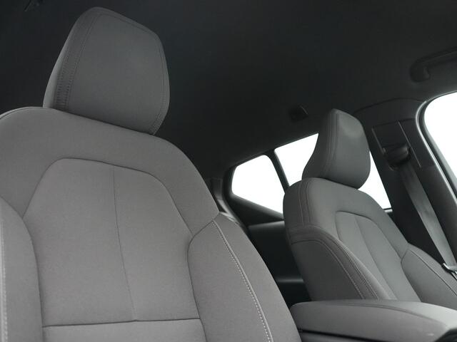 Volvo XC40 Recharge Plus 70 kWh 231pk Dealer O.H | Trekhaak Af Fabriek | Warmtepomp | Adaptive Cruise | Camera | Sportstoelen & Stuur Verwarmd | Google Assistent | Pilot Assist | Apple Carplay | Virutal Cockpit | DAB | 19"L.M