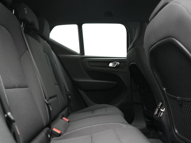 Volvo XC40 Recharge Plus 70 kWh 231pk Dealer O.H | Trekhaak Af Fabriek | Warmtepomp | Adaptive Cruise | Camera | Sportstoelen & Stuur Verwarmd | Google Assistent | Pilot Assist | Apple Carplay | Virutal Cockpit | DAB | 19"L.M