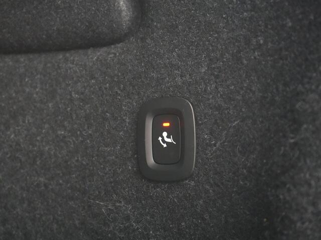 Volvo XC40 Recharge Plus 70 kWh 231pk Dealer O.H | Trekhaak Af Fabriek | Warmtepomp | Adaptive Cruise | Camera | Sportstoelen & Stuur Verwarmd | Google Assistent | Pilot Assist | Apple Carplay | Virutal Cockpit | DAB | 19"L.M