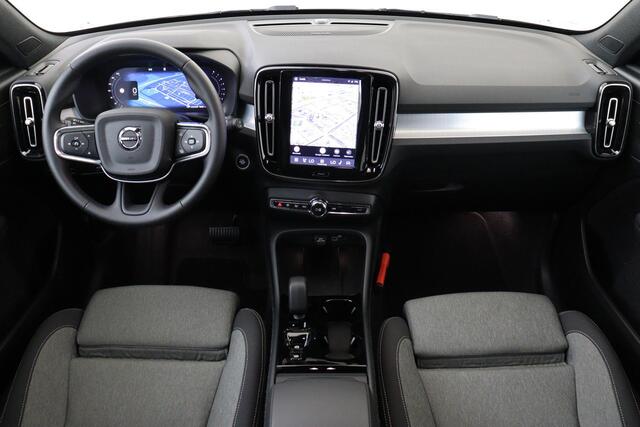 Volvo XC40 B4 (M-HYBRID) PLUS DARK -HARMAN/KARDON|CAMERA|ADAP.CRUISE|POWER-SEATS|VERW.VOORRUIT|PRIVACY.GLAS|TREKHAAK|18"