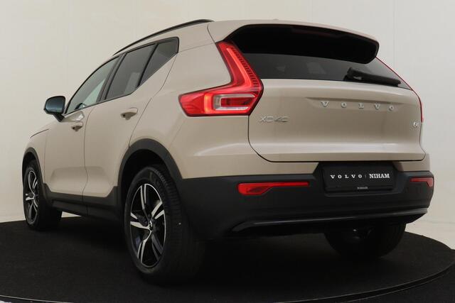 Volvo XC40 B4 (M-HYBRID) PLUS DARK -HARMAN/KARDON|CAMERA|ADAP.CRUISE|POWER-SEATS|VERW.VOORRUIT|PRIVACY.GLAS|TREKHAAK|18"