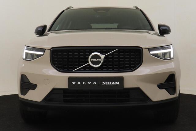 Volvo XC40 B4 (M-HYBRID) PLUS DARK -HARMAN/KARDON|CAMERA|ADAP.CRUISE|POWER-SEATS|VERW.VOORRUIT|PRIVACY.GLAS|TREKHAAK|18"