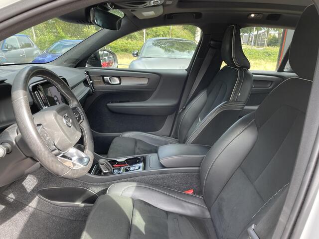 Volvo XC40 1.5 T3 R-Design Automaat | Lounge-pack | Panoramadak | Navigatie | Harman/Kardon | Half-leder | Trekhaak