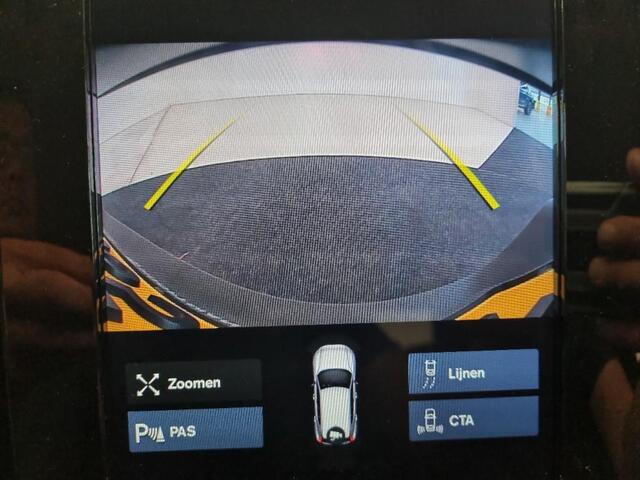 Volvo XC40 1.5 T4 Recharge Inscription Expression | Adaptieve Cruise Control | Parkeercamera | Uitschuifbare Beensteunen | Dodehoek Detectie | Parkeerverwarming |