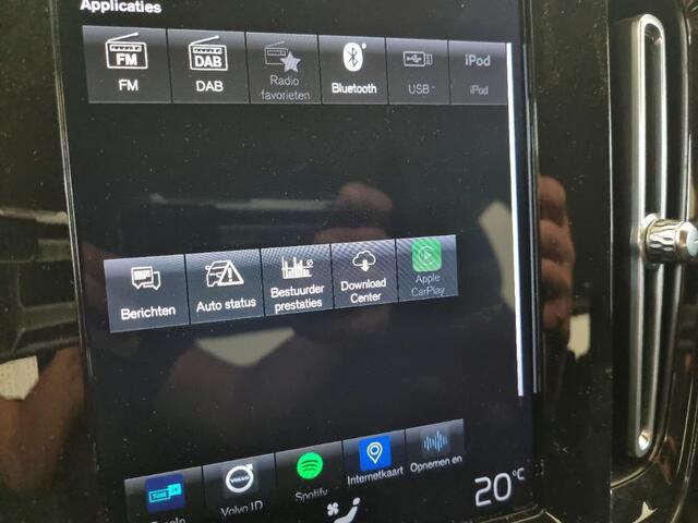 Volvo XC40 1.5 T4 Recharge Inscription Expression | Adaptieve Cruise Control | Parkeercamera | Uitschuifbare Beensteunen | Dodehoek Detectie | Parkeerverwarming |