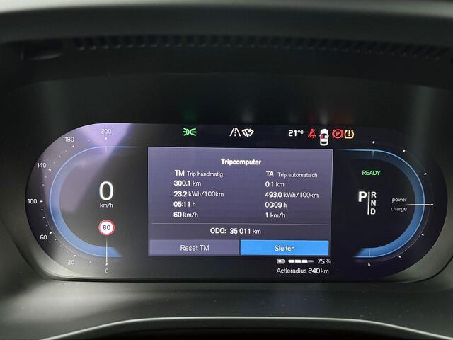 Volvo XC40 Recharge Core | Stoelverwarming | Getint glas | Achteruitrijcamera |