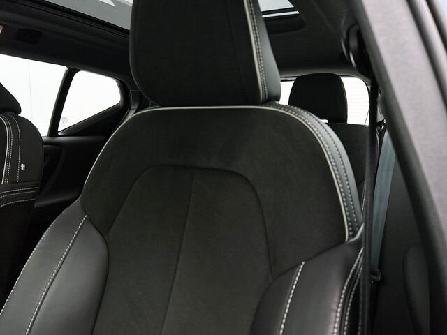 Volvo XC40 1.5 T3 R-Design | Panorama dak | Trekhaak |