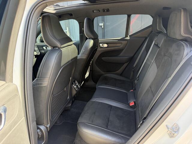 Volvo XC40 1.5 T3 Inscription / Elektrische Wegklapbare Trekhaak ( 1600 KG Trekgewicht) / Stoelverwarming / Schuif Kantel Dak / Elektrische Achterklep / Apple Carplay