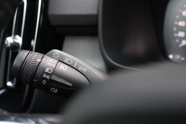 Volvo XC40 2.0 B4 AWD Inscription, Pano, Trekhaak