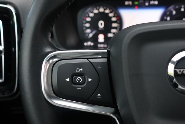 Volvo XC40 2.0 B4 AWD Inscription, Pano, Trekhaak