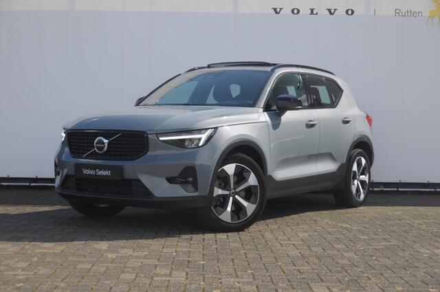 Volvo XC40 B3 177PK Automaat Plus Dark / Panoramadak / Elektrische stoelen / Harman Kardon audio / BLIS / Adaptieve cruise control / Parkeersensoren met camera / Elektrische achterklep / Stoel - en stuurwielverwarming